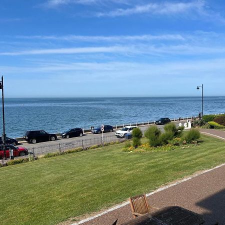 Beautiful Beachfront Retreat With A Stunning Sea View For The Ultimate Escape Away From The Busy World Below Herne Bay Exterior photo