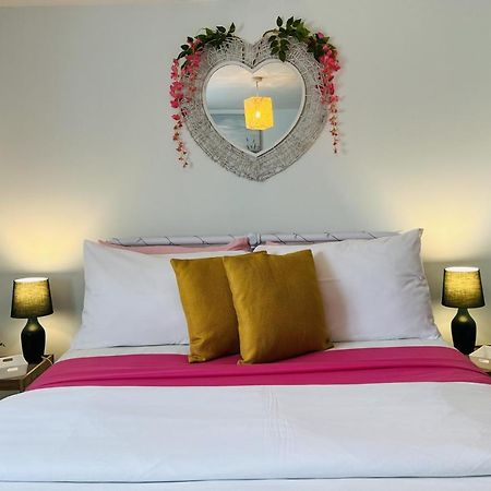 Beautiful Beachfront Retreat With A Stunning Sea View For The Ultimate Escape Away From The Busy World Below Herne Bay Exterior photo