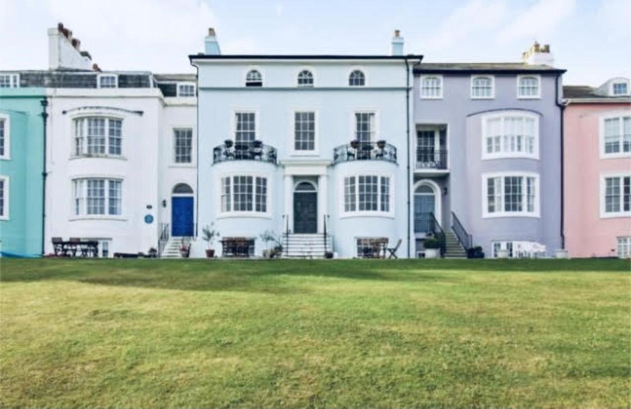 Beautiful Beachfront Retreat With A Stunning Sea View For The Ultimate Escape Away From The Busy World Below Herne Bay Exterior photo