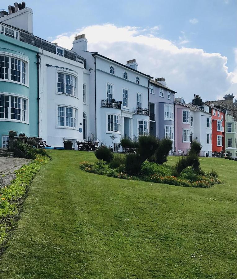 Beautiful Beachfront Retreat With A Stunning Sea View For The Ultimate Escape Away From The Busy World Below Herne Bay Exterior photo