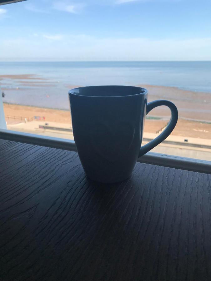 Beautiful Beachfront Retreat With A Stunning Sea View For The Ultimate Escape Away From The Busy World Below Herne Bay Exterior photo