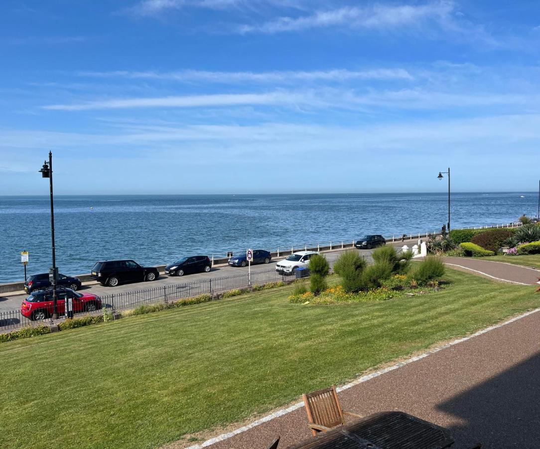 Beautiful Beachfront Retreat With A Stunning Sea View For The Ultimate Escape Away From The Busy World Below Herne Bay Exterior photo