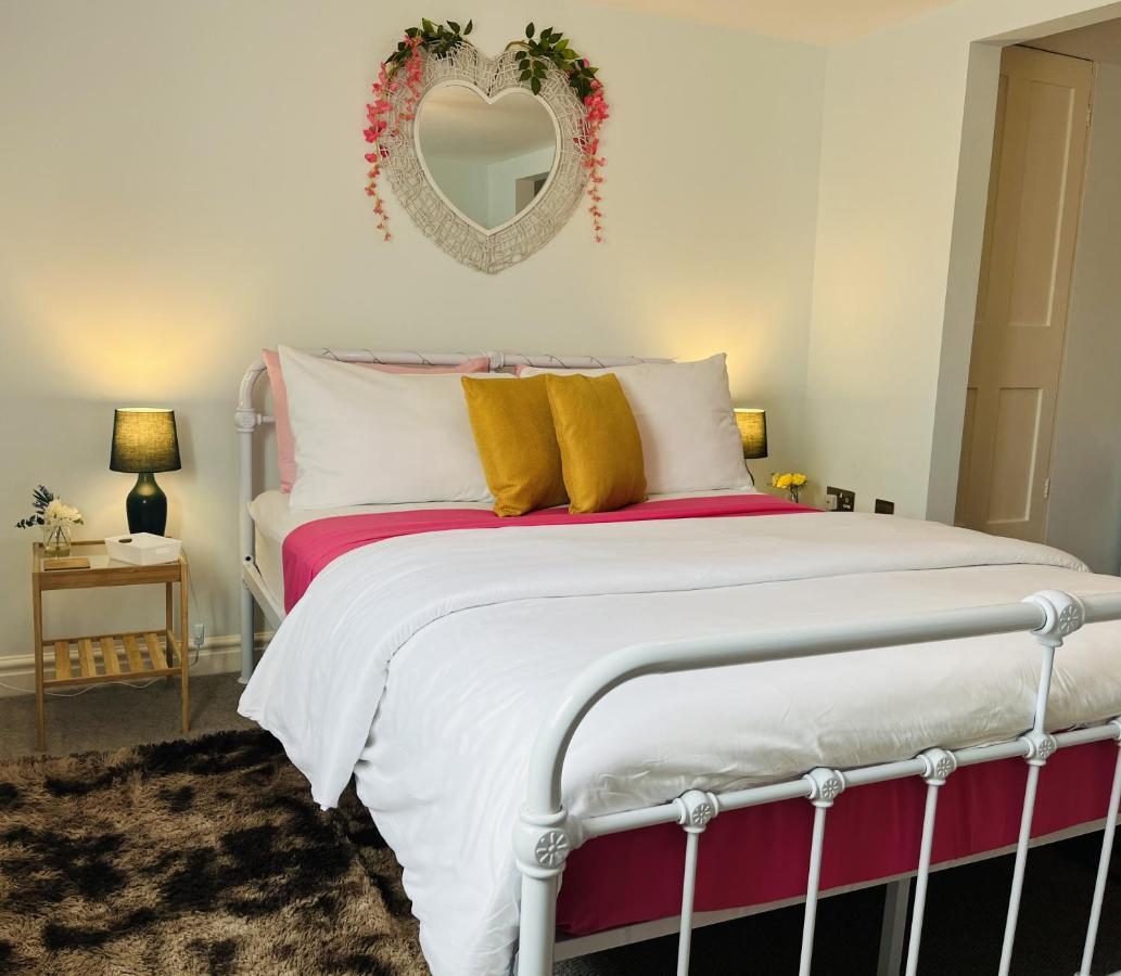 Beautiful Beachfront Retreat With A Stunning Sea View For The Ultimate Escape Away From The Busy World Below Herne Bay Exterior photo