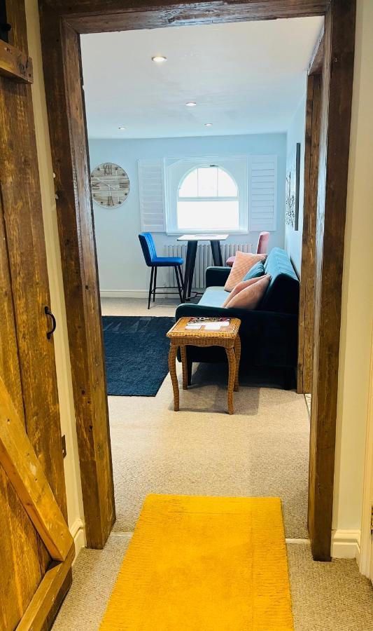 Beautiful Beachfront Retreat With A Stunning Sea View For The Ultimate Escape Away From The Busy World Below Herne Bay Exterior photo